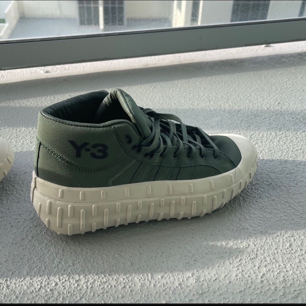 Y3 brand new men’s size 9 green